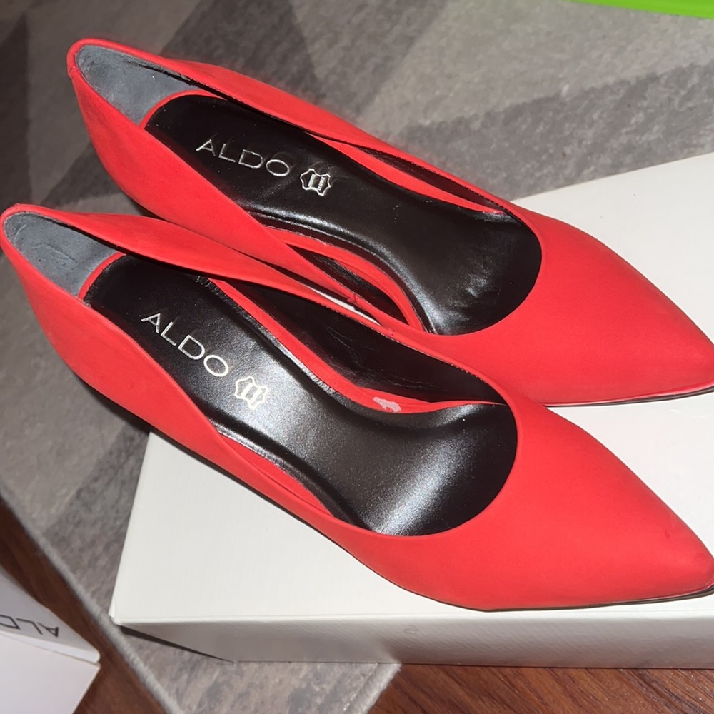 Red pumps! - Picture 2 of 3